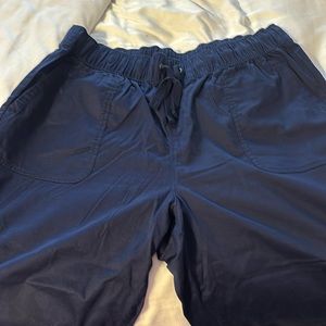 Like New: Navy pull on capri pants